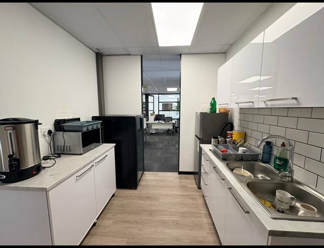 271M² OFFICE TO LET IN VORNA VALLEY